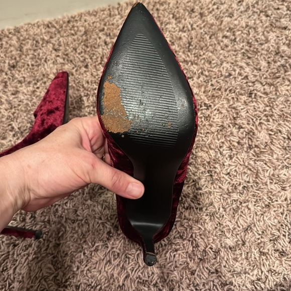 Burgundy Velvet Heels, size 7 - Picture 5 of 5